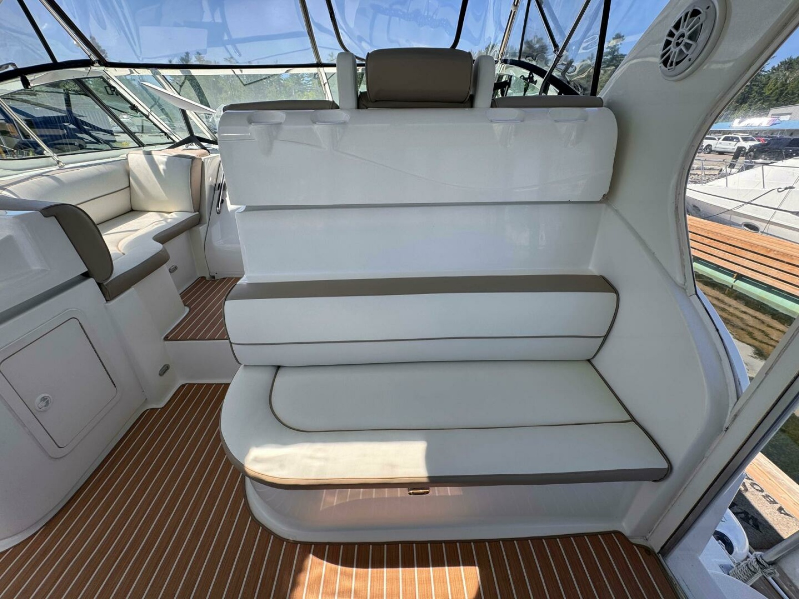 2002 Cruisers Yachts 4450 Express Motor Yacht 45