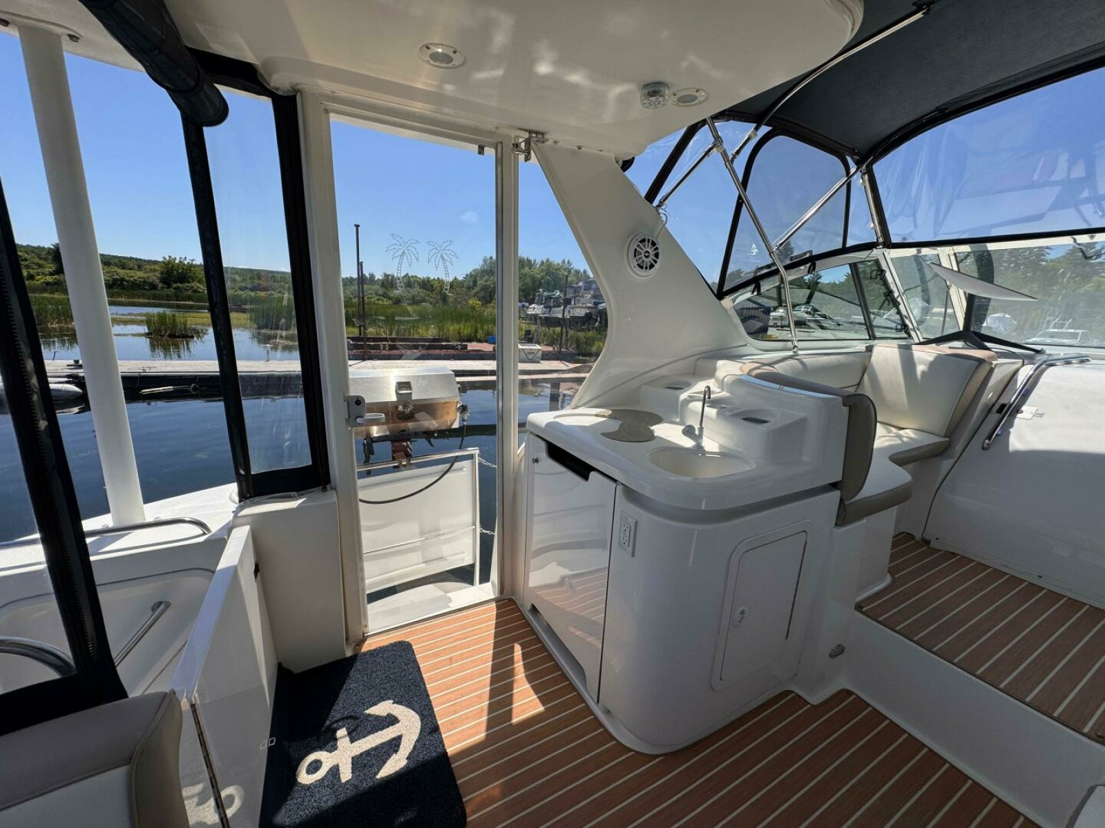 2002 Cruisers Yachts 4450 Express Motor Yacht 45