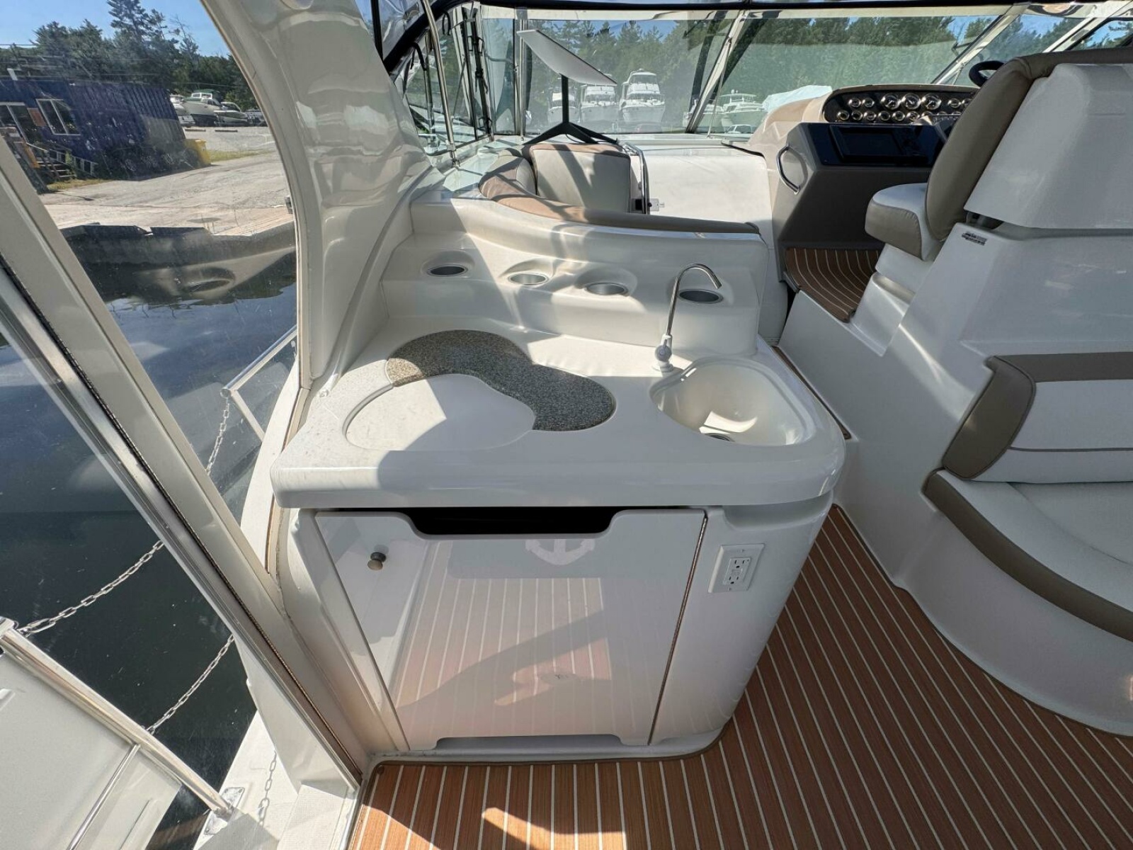 2002 Cruisers Yachts 4450 Express Motor Yacht 45