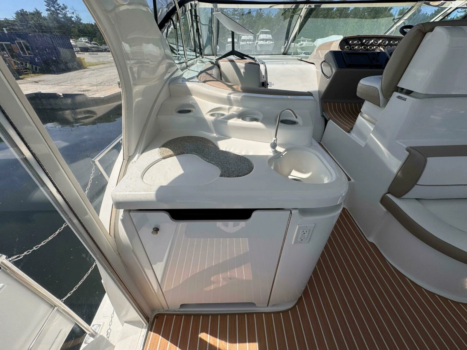 2002 Cruisers Yachts 4450 Express Motor Yacht 45