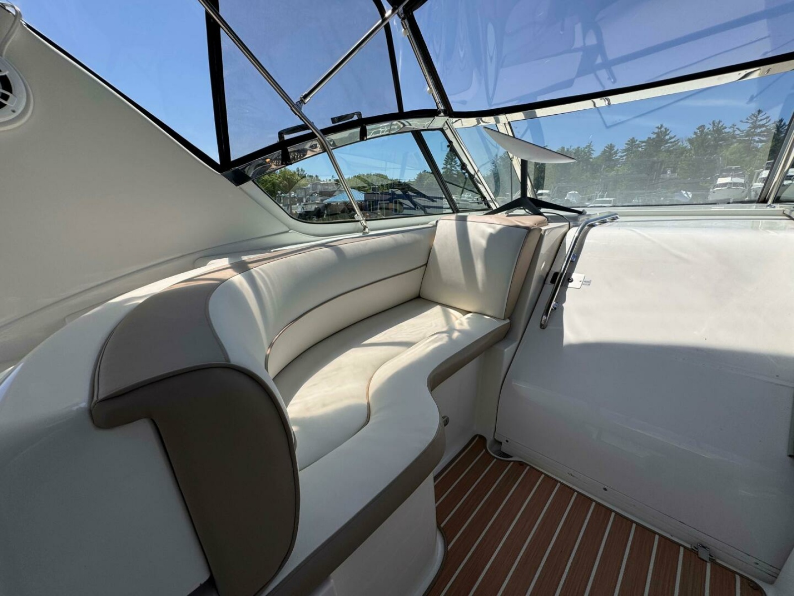 2002 Cruisers Yachts 4450 Express Motor Yacht 45