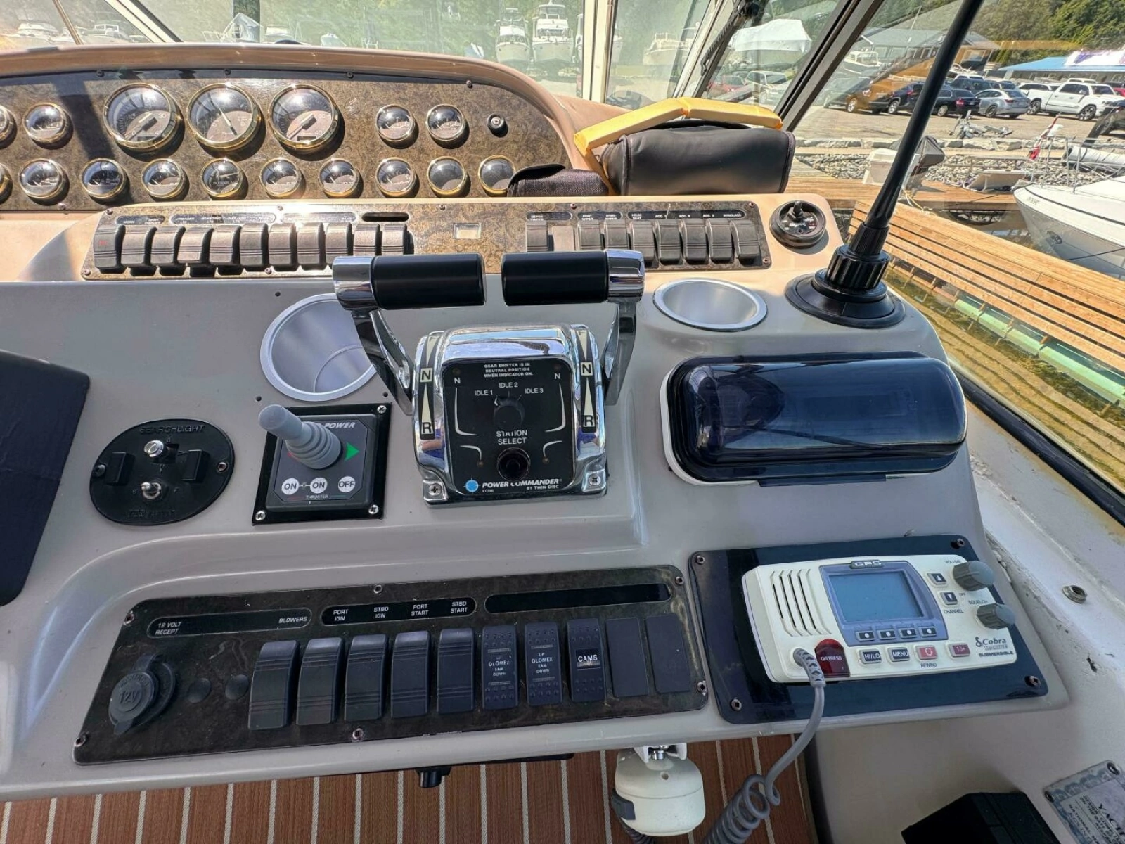 2002 Cruisers Yachts 4450 Express Motor Yacht 45