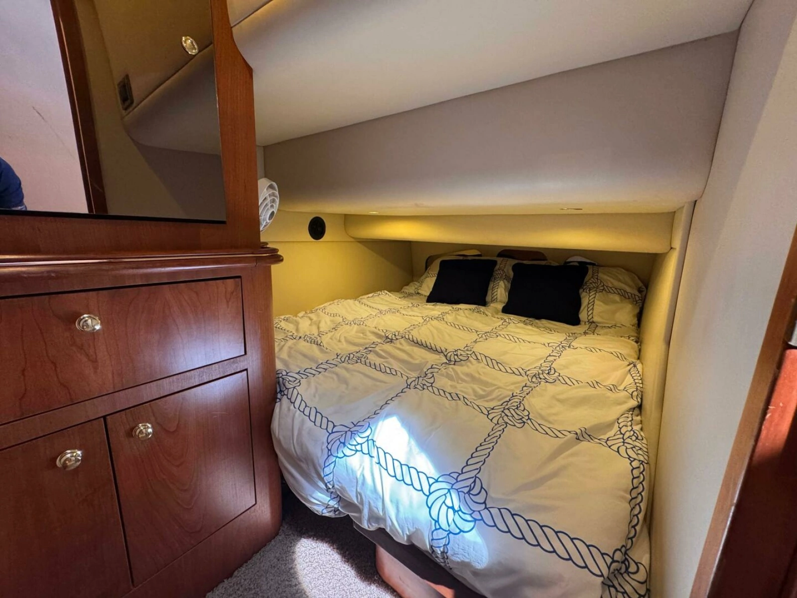 2002 Cruisers Yachts 4450 Express Motor Yacht 45