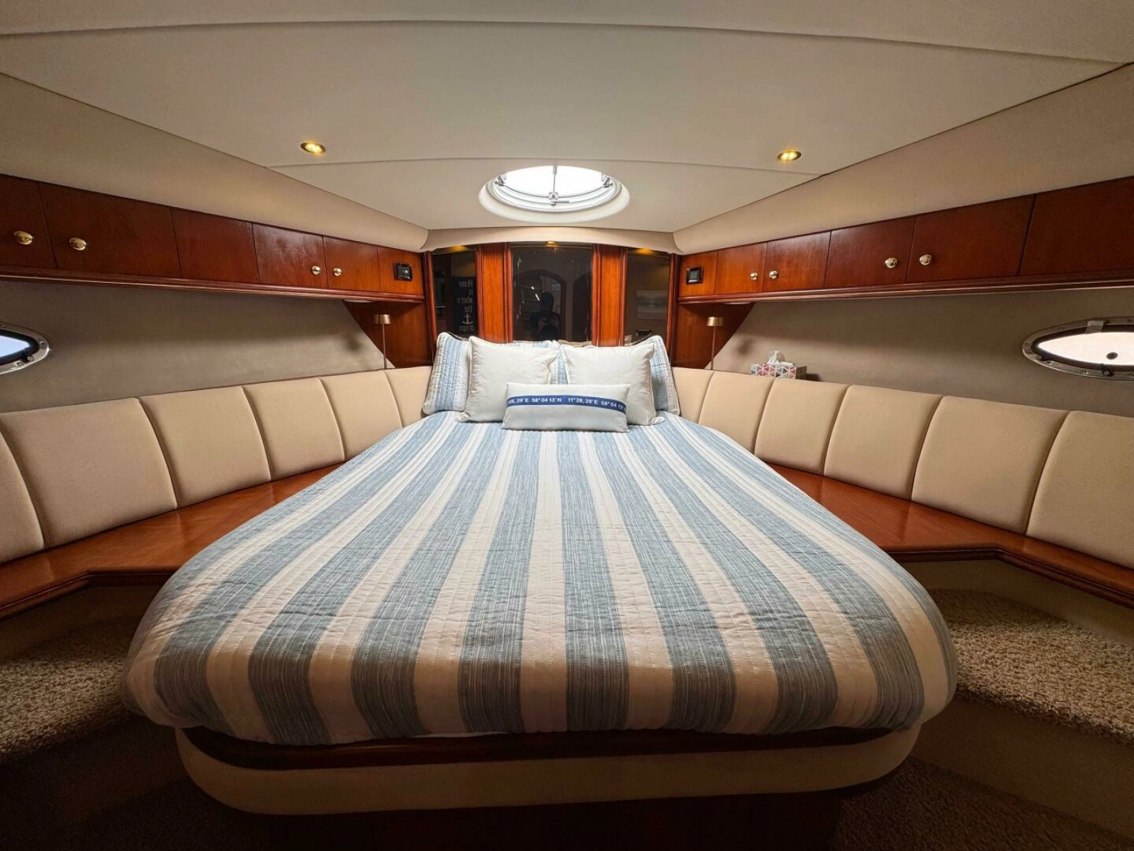 2002 Cruisers Yachts 4450 Express Motor Yacht 45