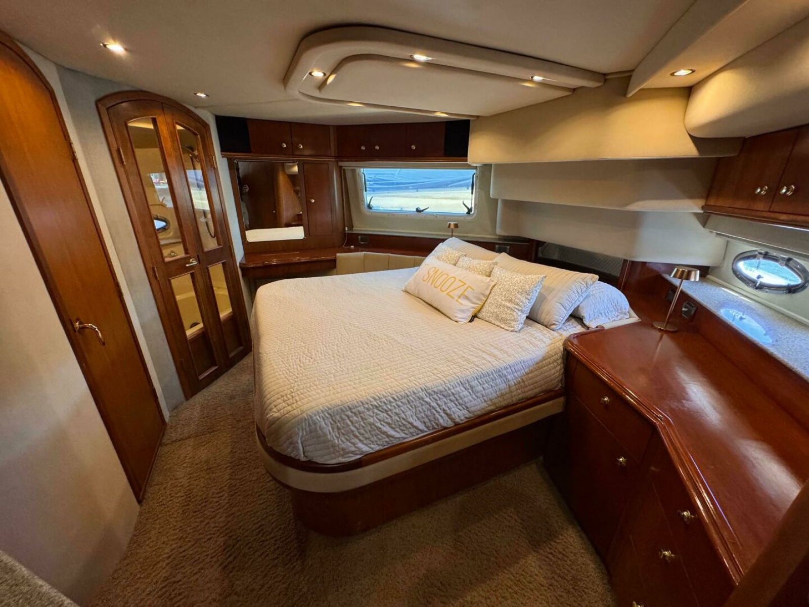 2002 Cruisers Yachts 4450 Express Motor Yacht 45