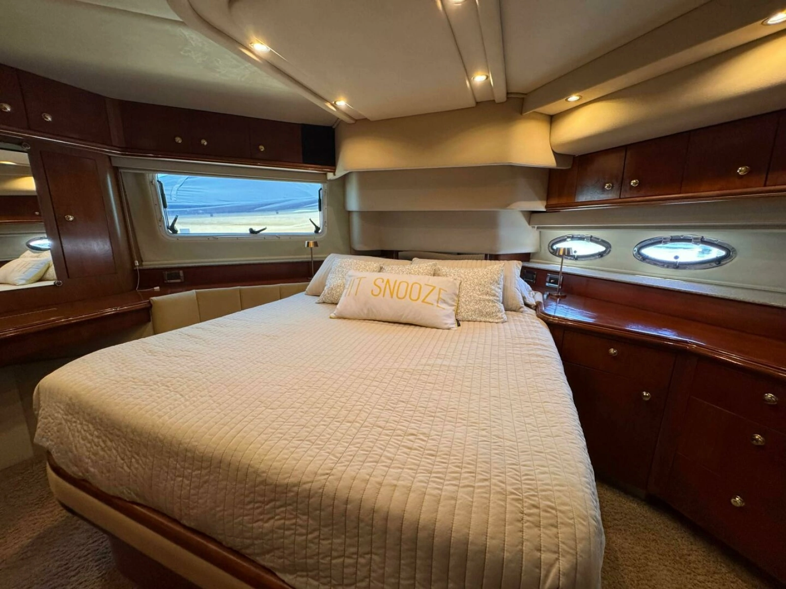 2002 Cruisers Yachts 4450 Express Motor Yacht 45