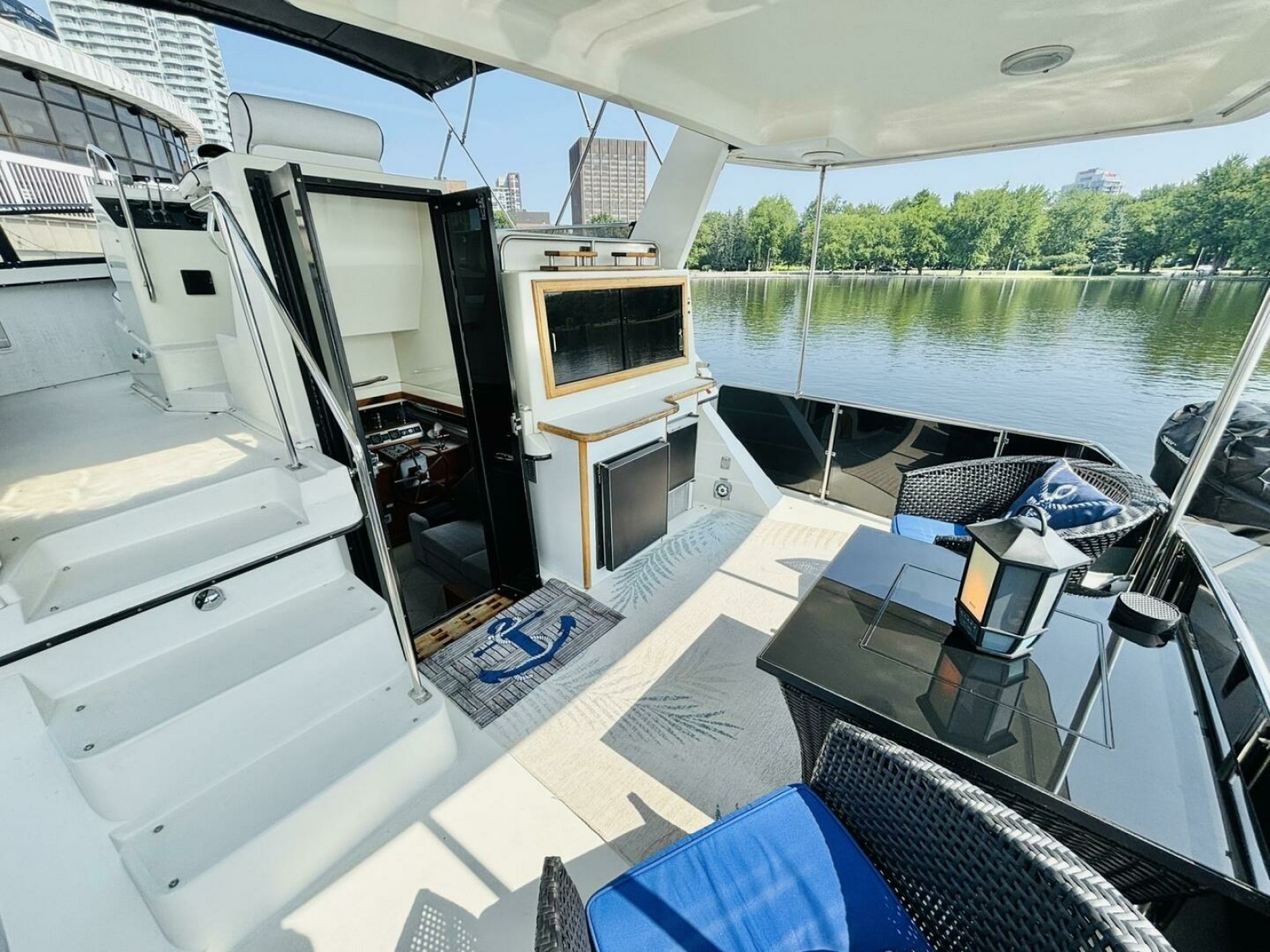 1988 Carver 3807 AFT CABIN 38