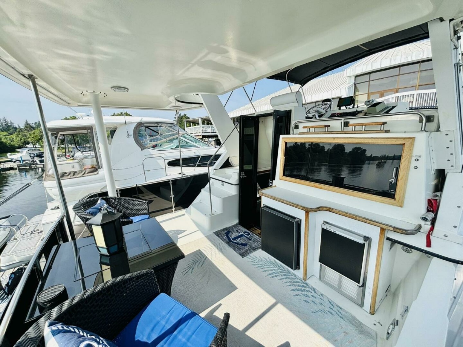 1988 Carver 3807 AFT CABIN 38
