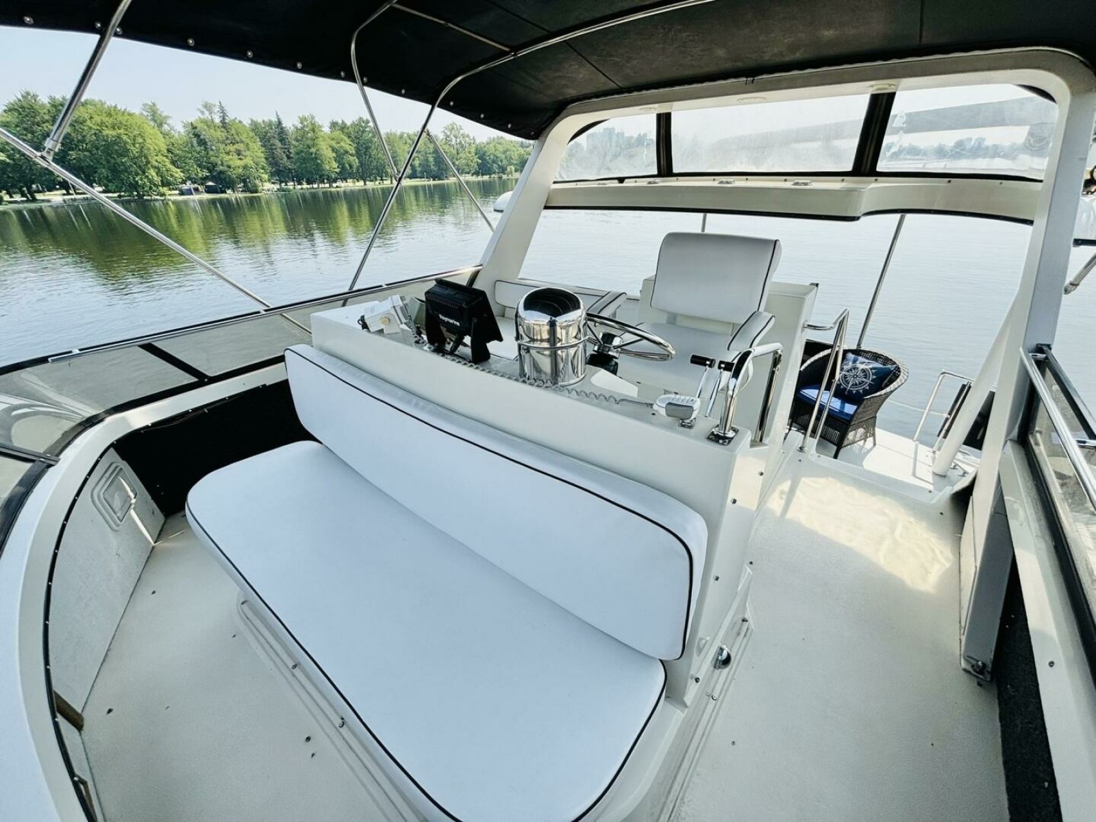 1988 Carver 3807 AFT CABIN 38