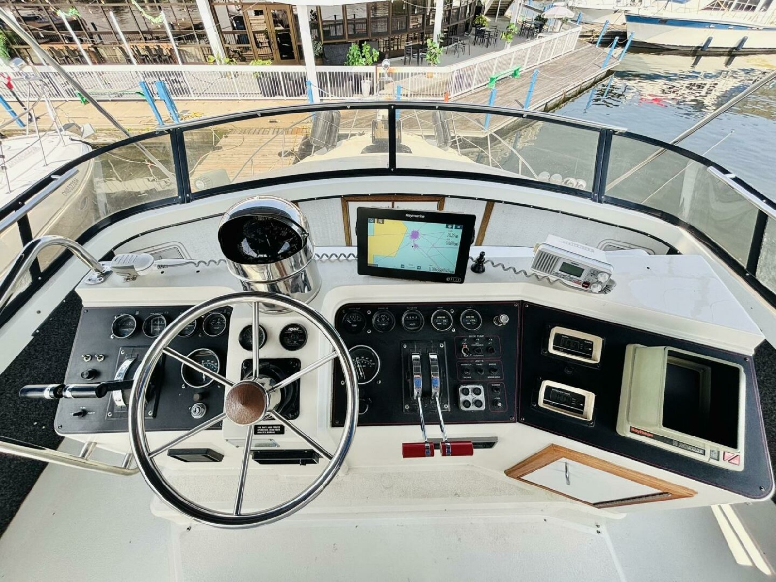 1988 Carver 3807 AFT CABIN 38
