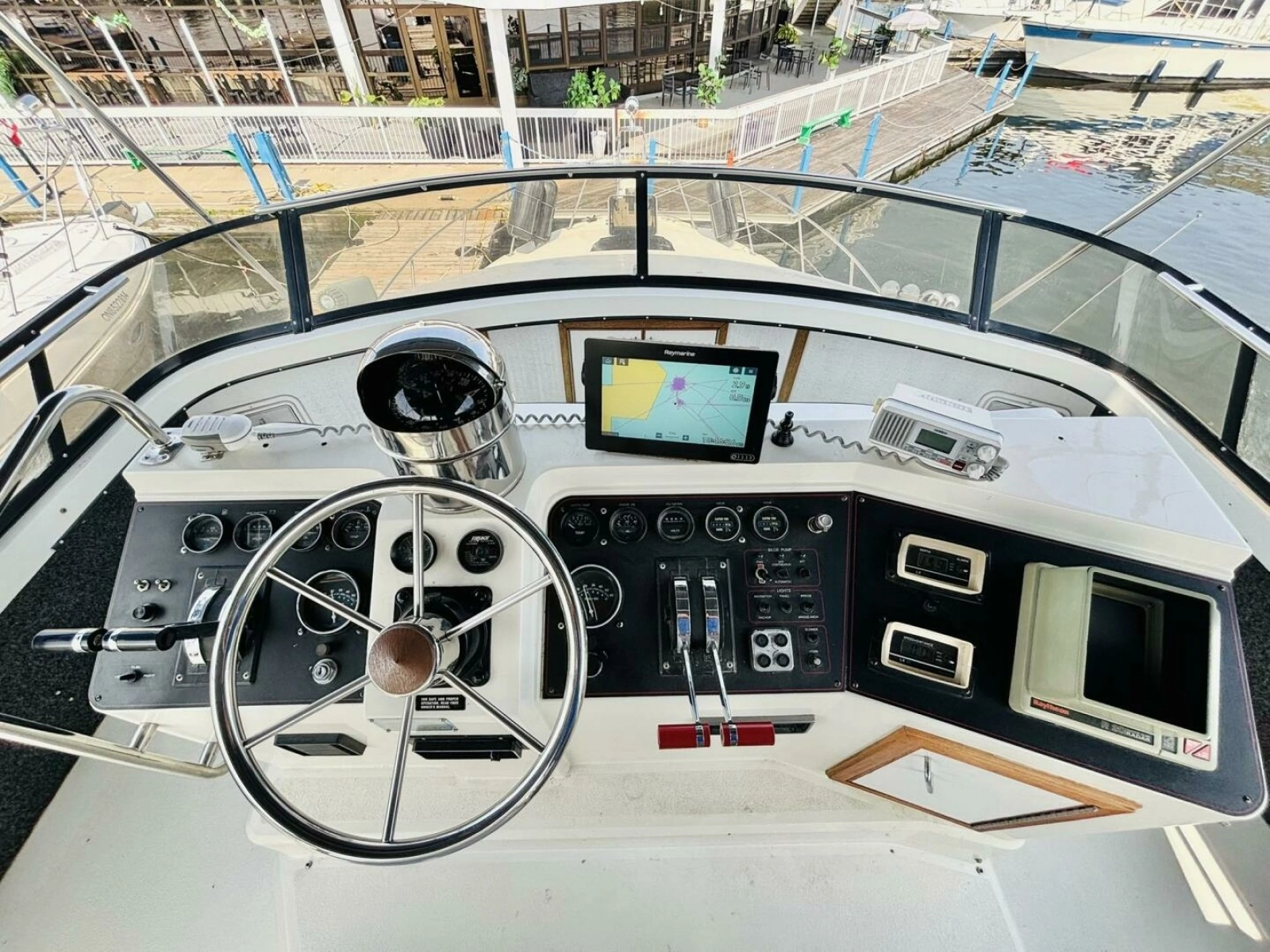 1988 Carver 3807 AFT CABIN 38