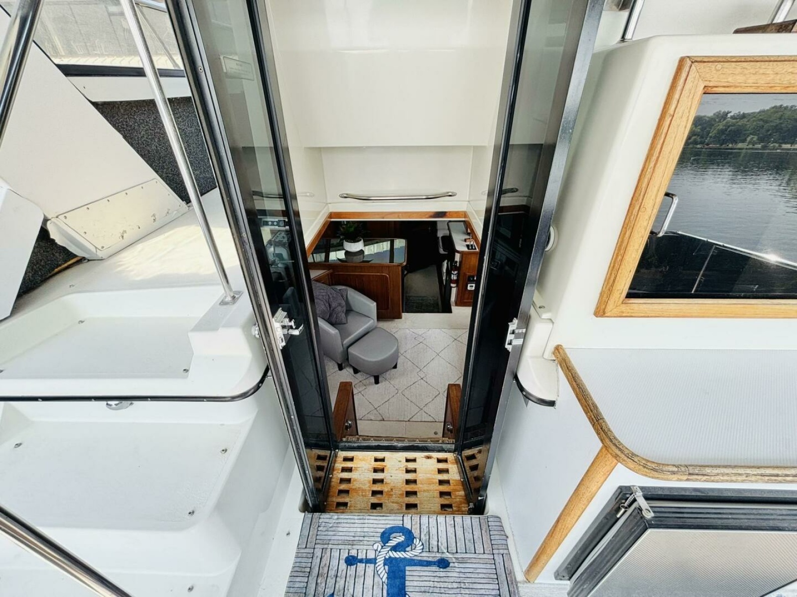 1988 Carver 3807 AFT CABIN 38