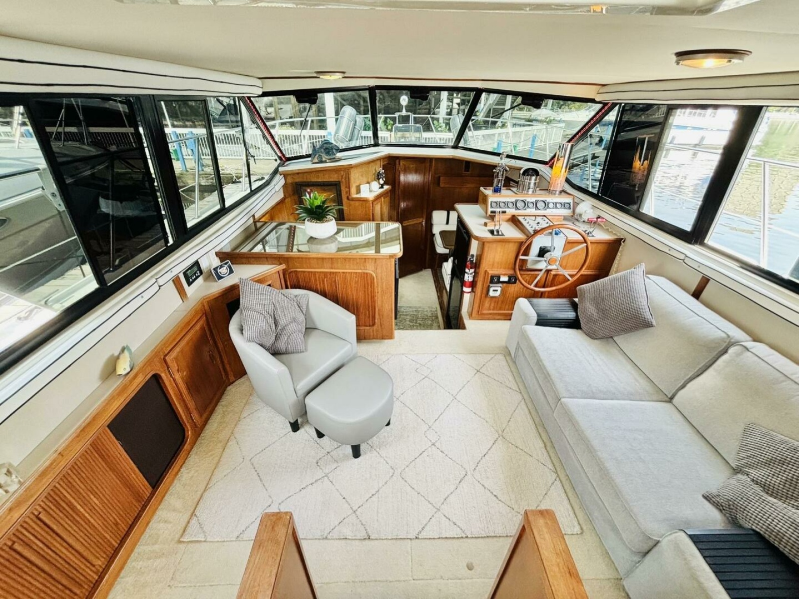 1988 Carver 3807 AFT CABIN 38