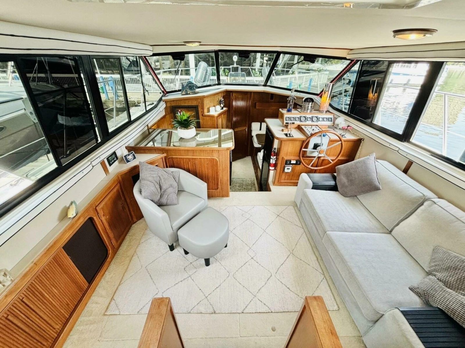 1988 Carver 3807 AFT CABIN 38