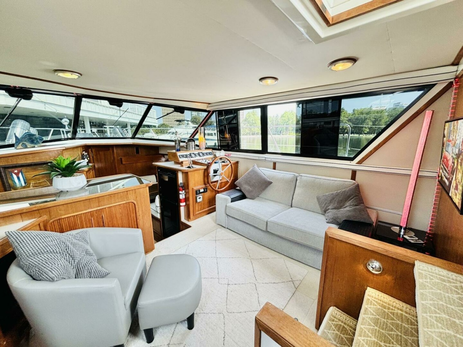1988 Carver 3807 AFT CABIN 38