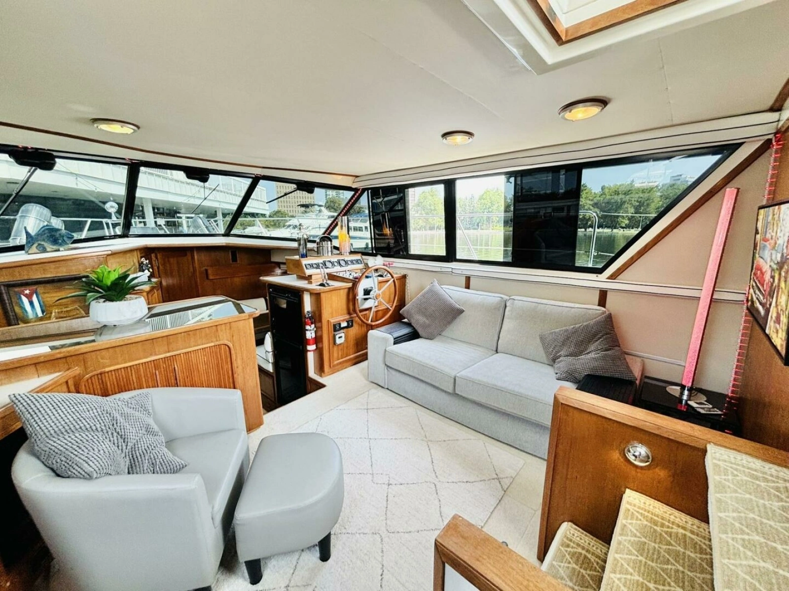 1988 Carver 3807 AFT CABIN 38