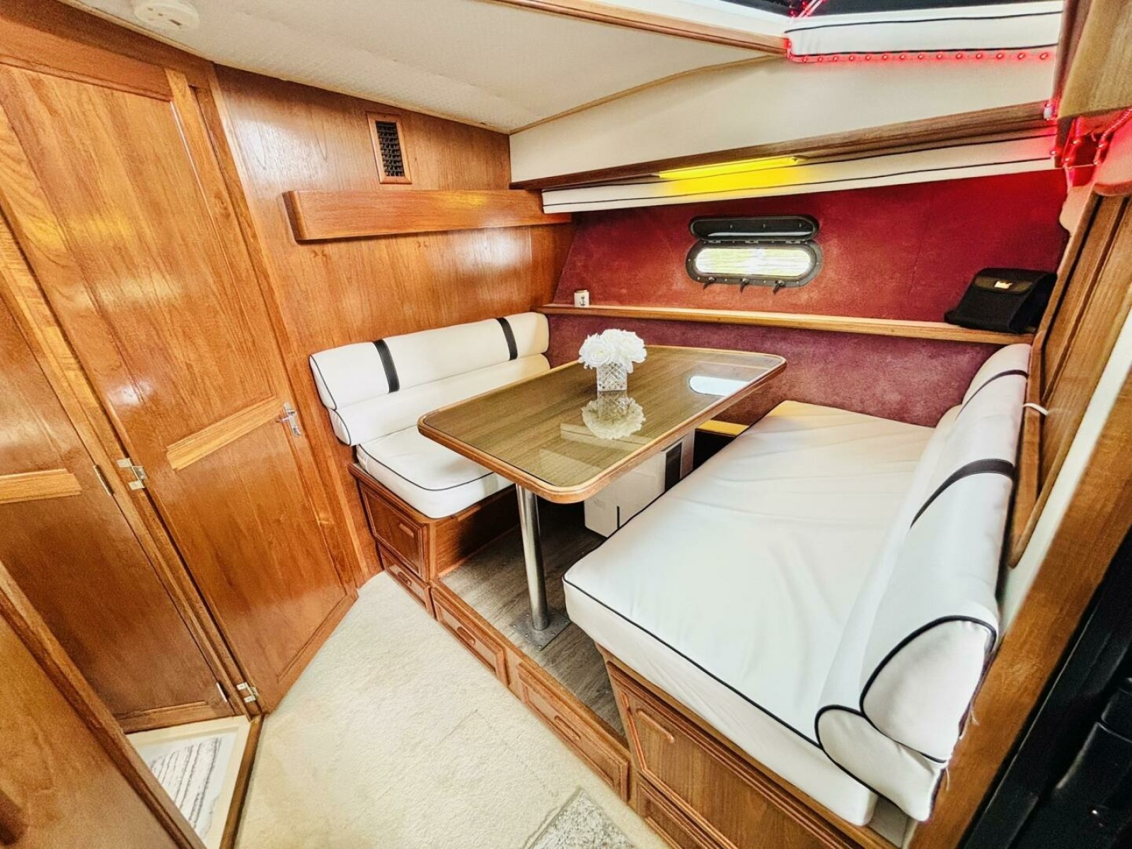 1988 Carver 3807 AFT CABIN 38