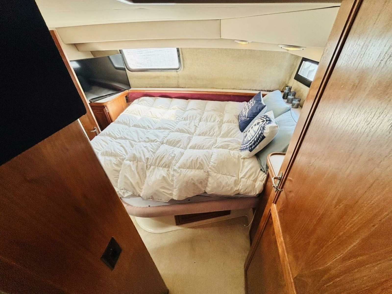 1988 Carver 3807 AFT CABIN 38