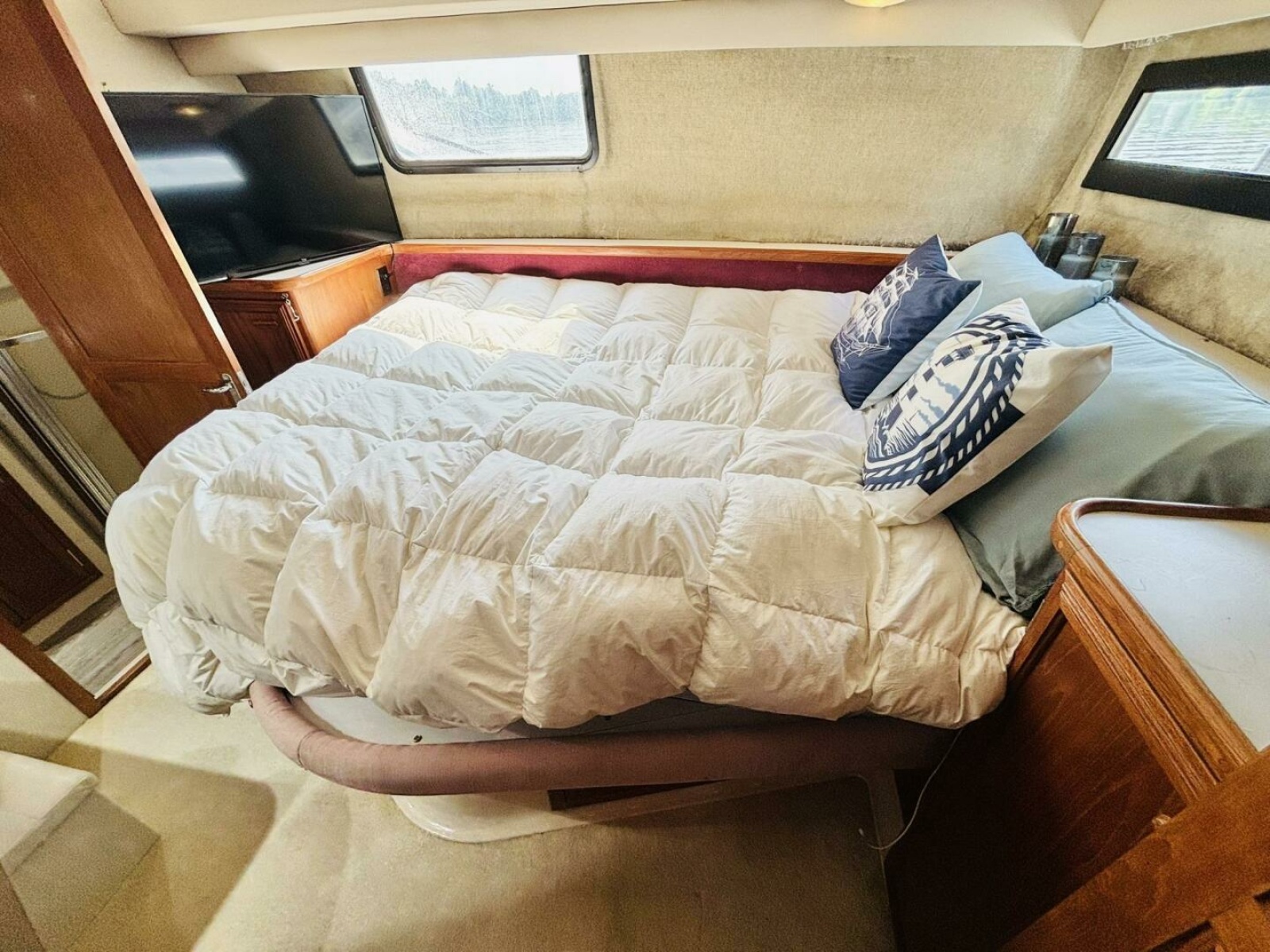 1988 Carver 3807 AFT CABIN 38