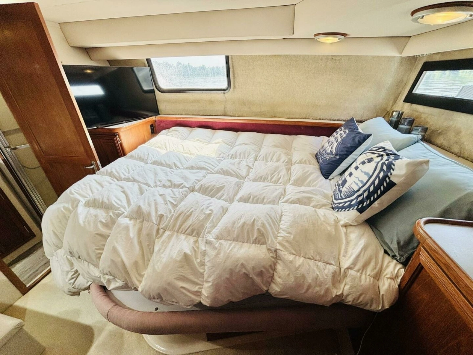1988 Carver 3807 AFT CABIN 38