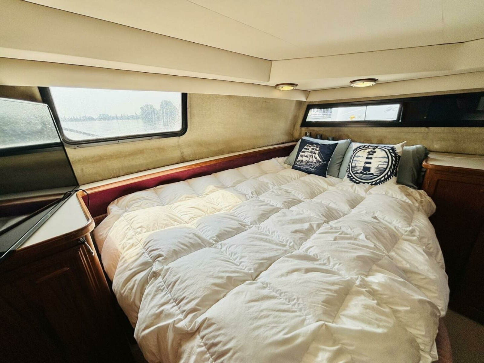 1988 Carver 3807 AFT CABIN 38