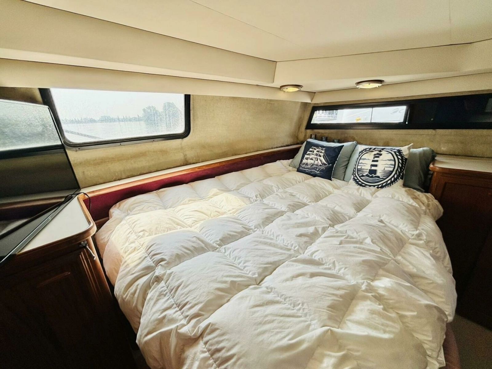 1988 Carver 3807 AFT CABIN 38