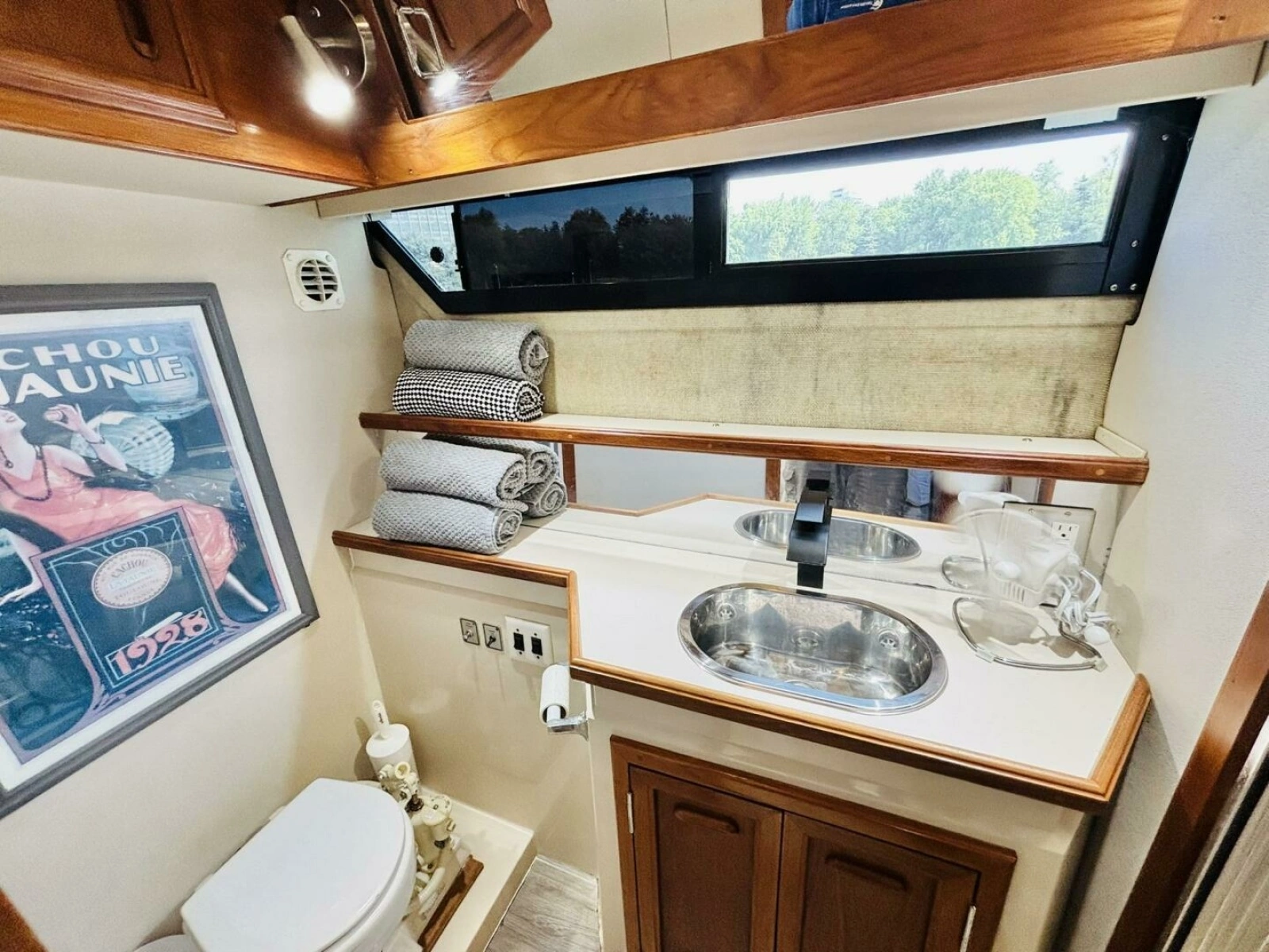 1988 Carver 3807 AFT CABIN 38