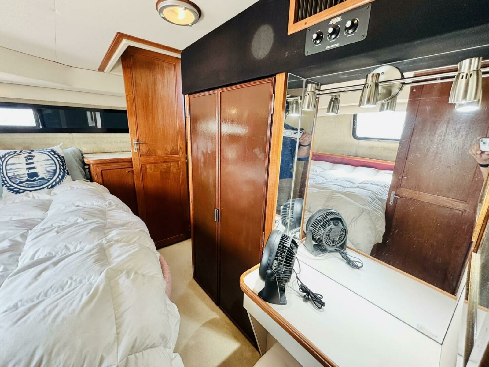 1988 Carver 3807 AFT CABIN 38