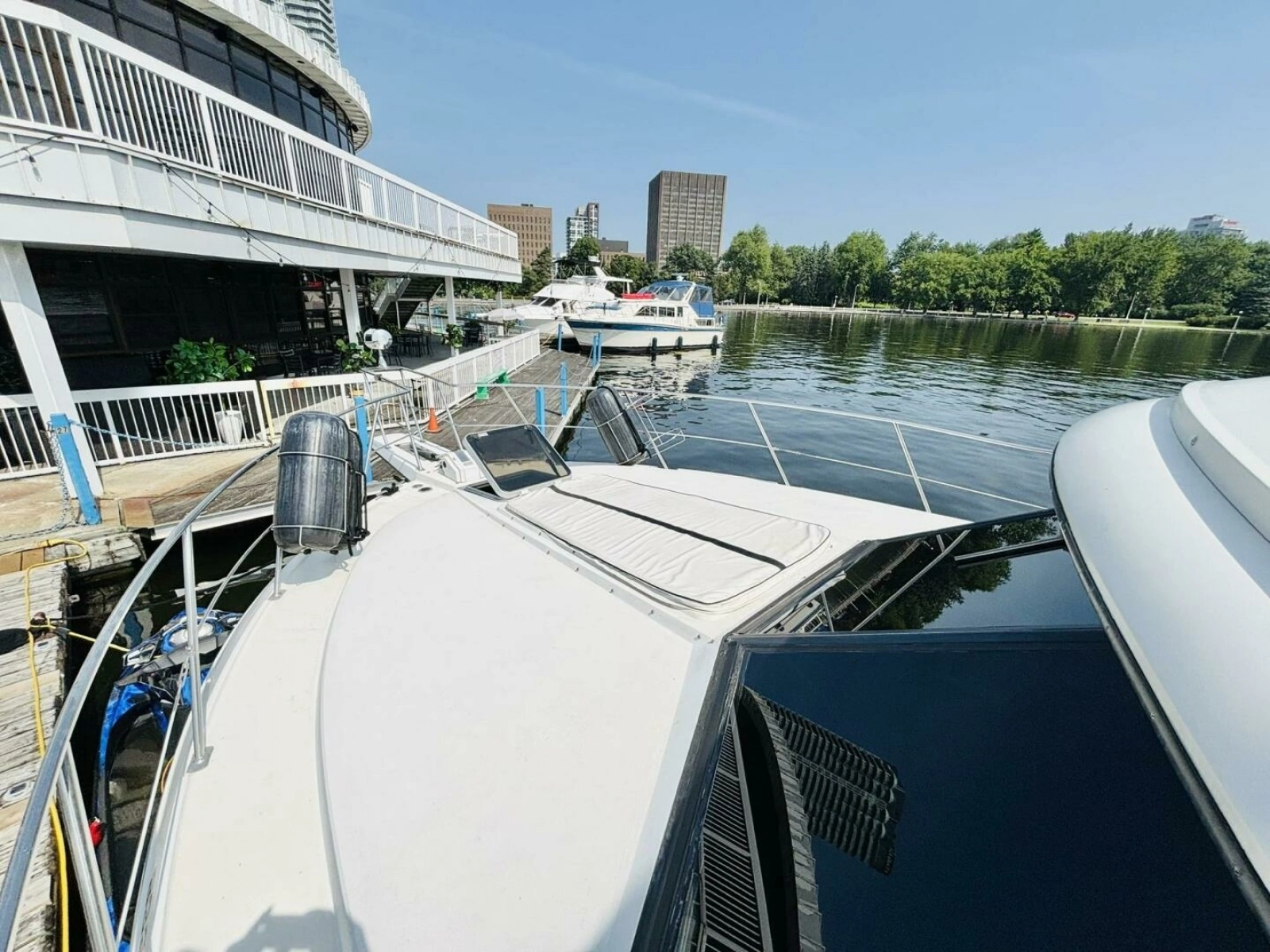 1988 Carver 3807 AFT CABIN 38