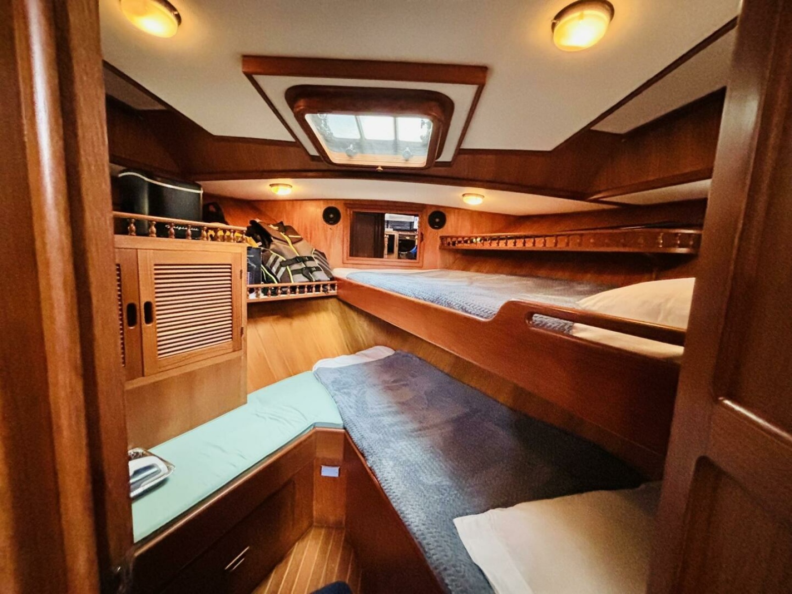 1987 President 35 AFT CABIN 35