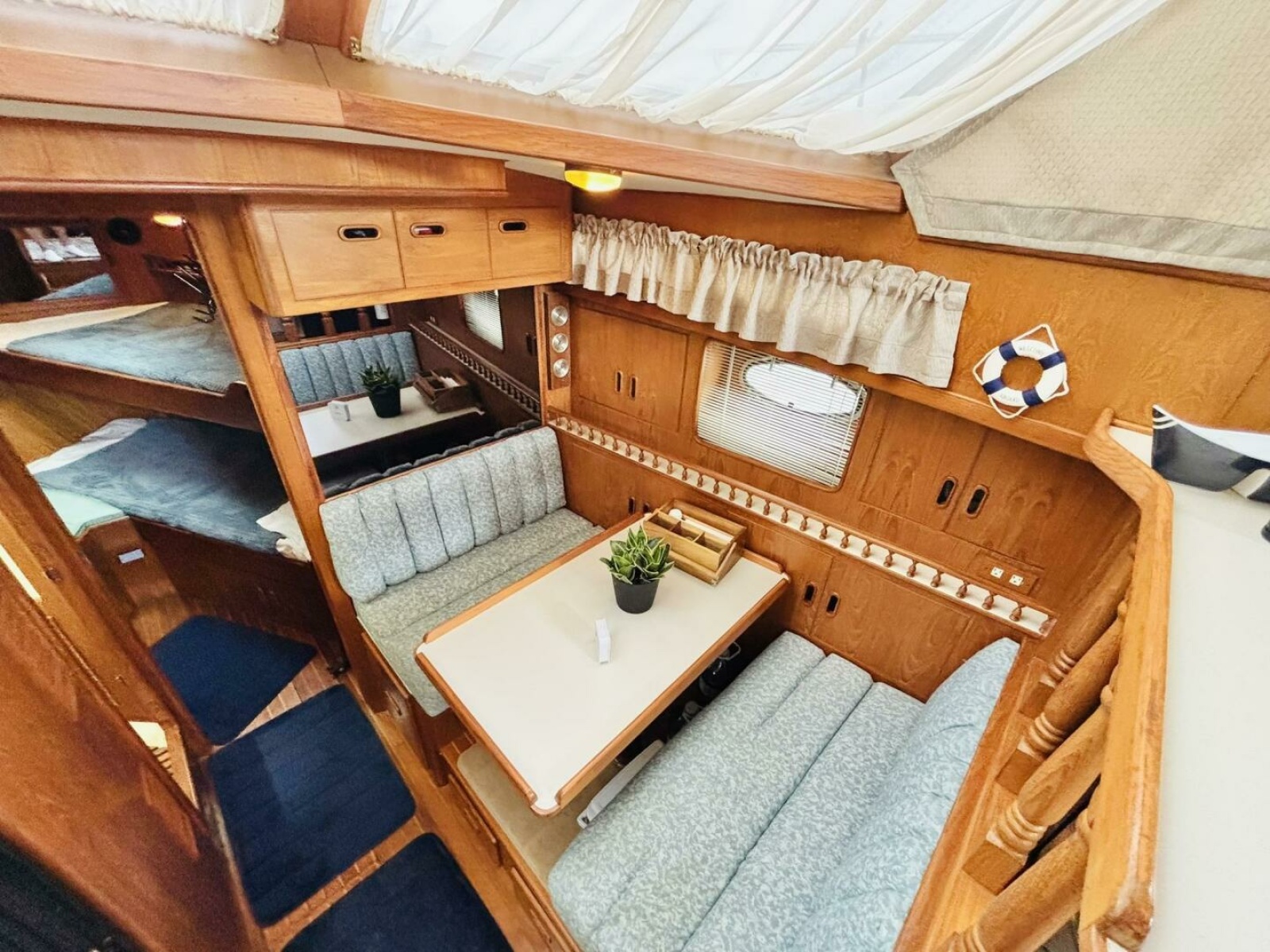1987 President 35 AFT CABIN 35