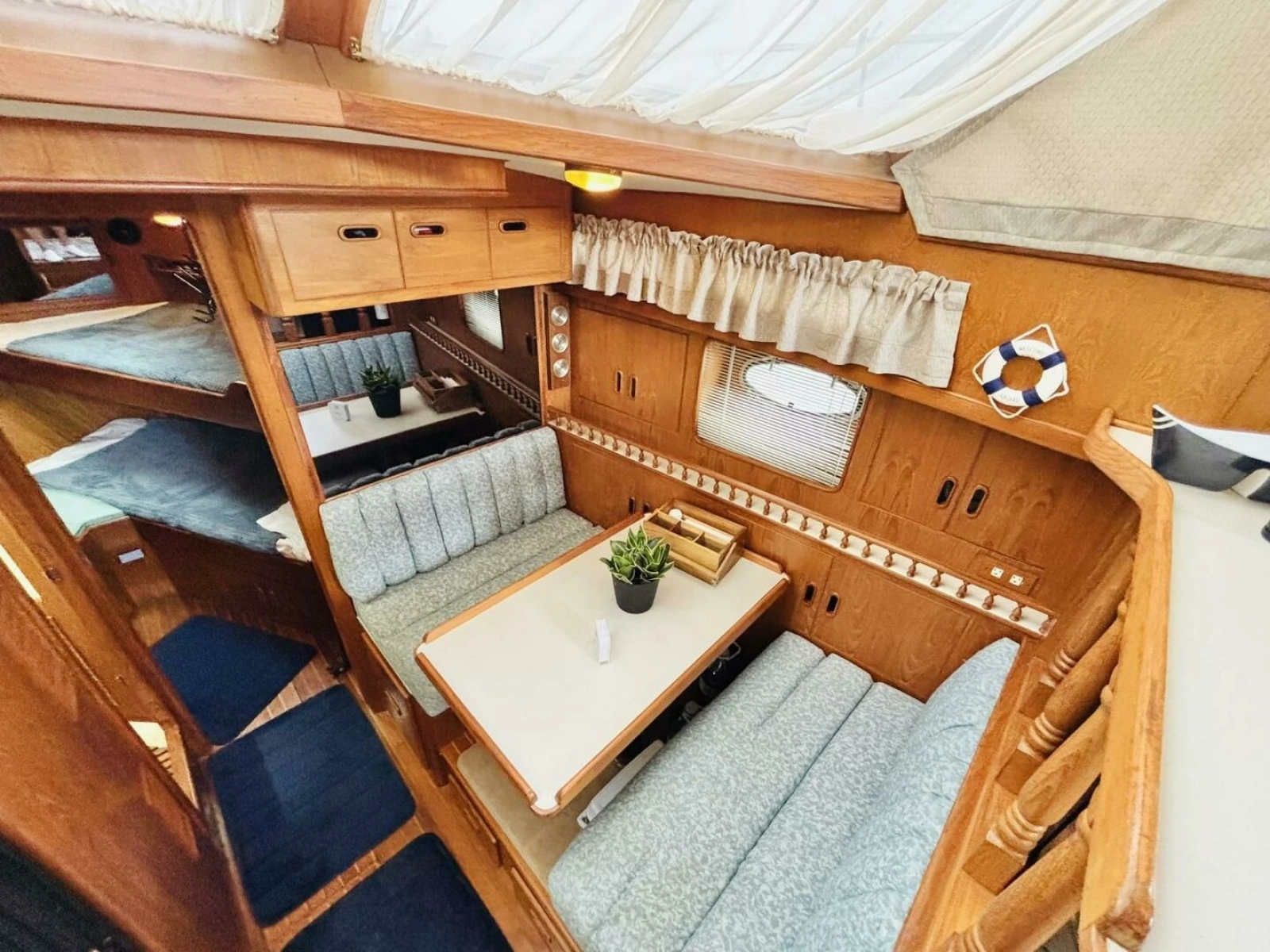 1987 President 35 AFT CABIN 35
