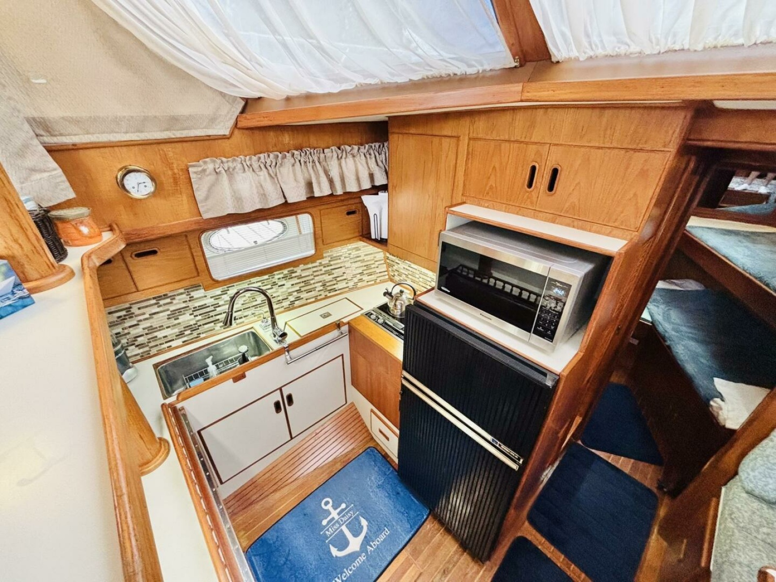 1987 President 35 AFT CABIN 35