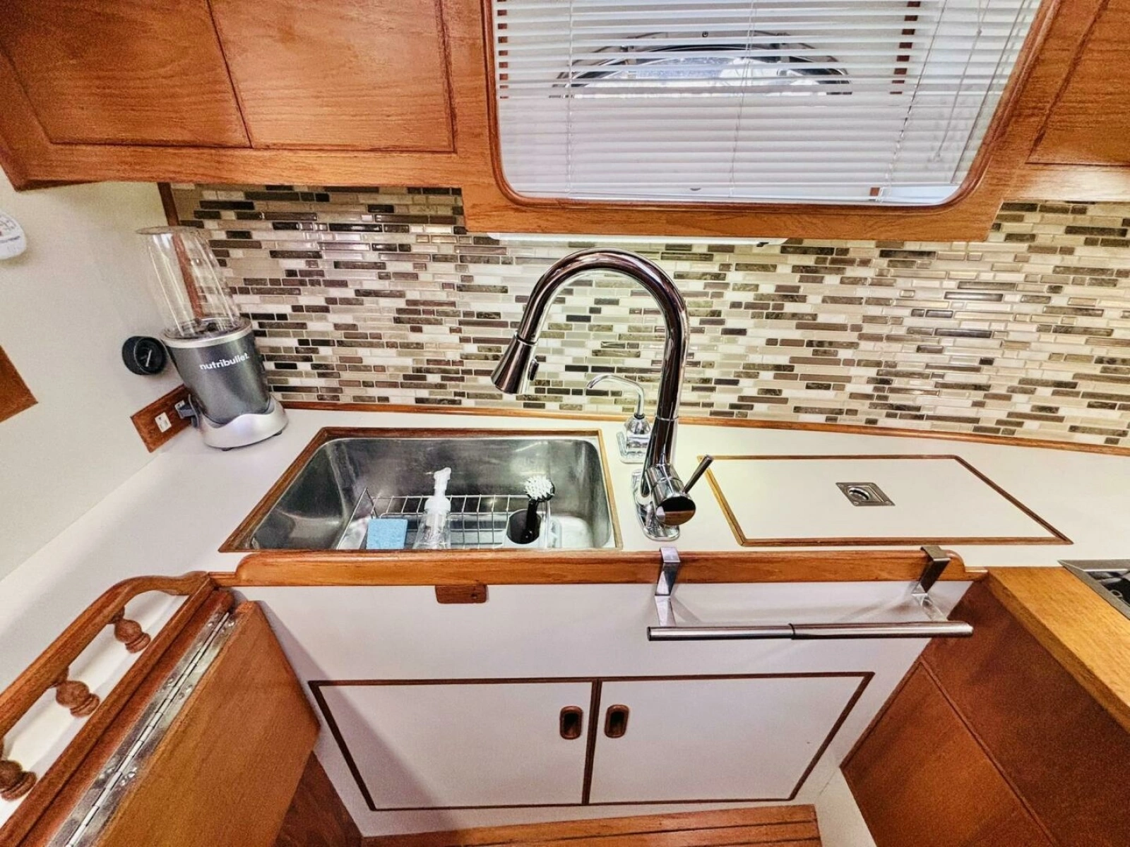 1987 President 35 AFT CABIN 35