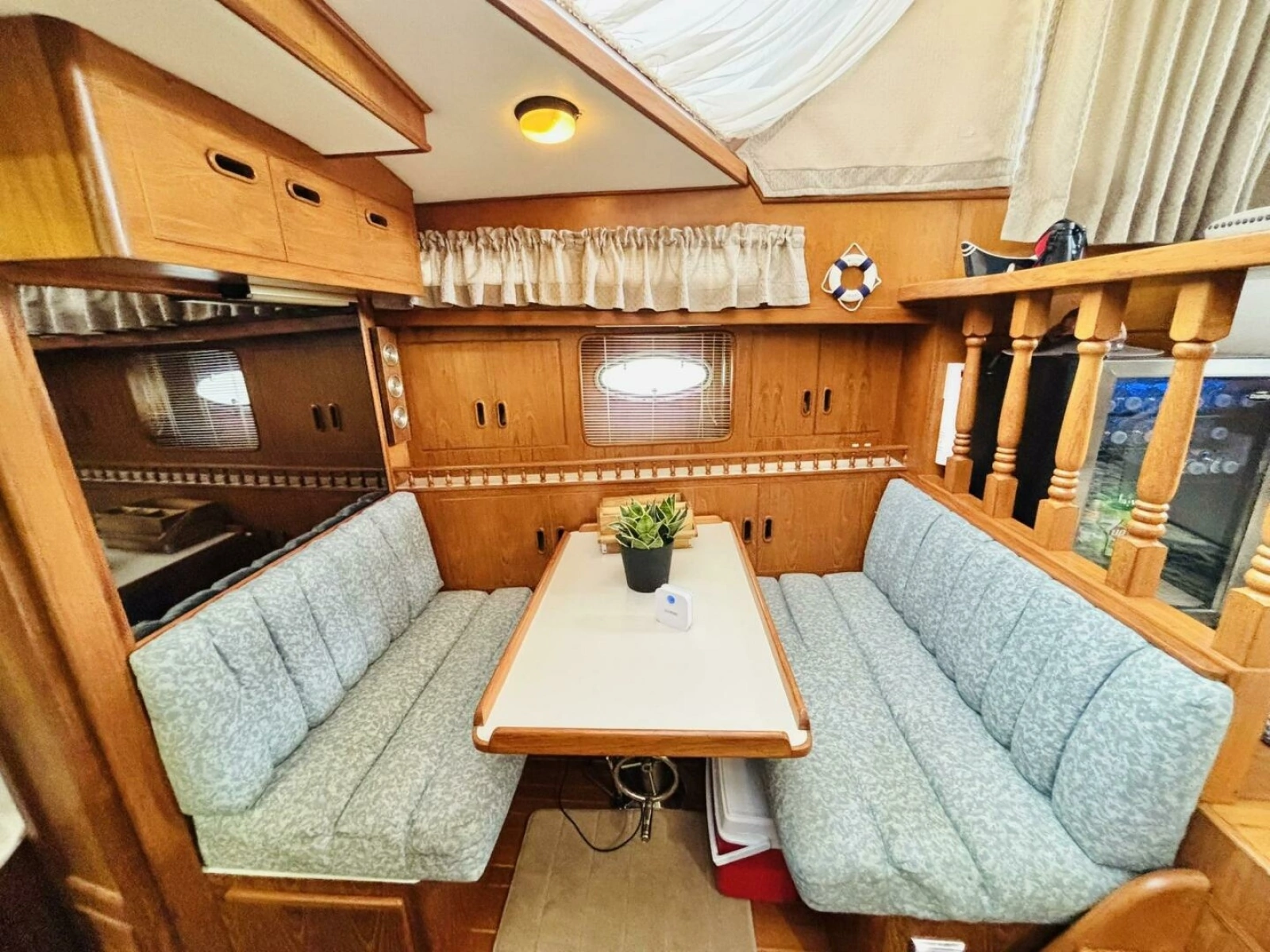 1987 President 35 AFT CABIN 35