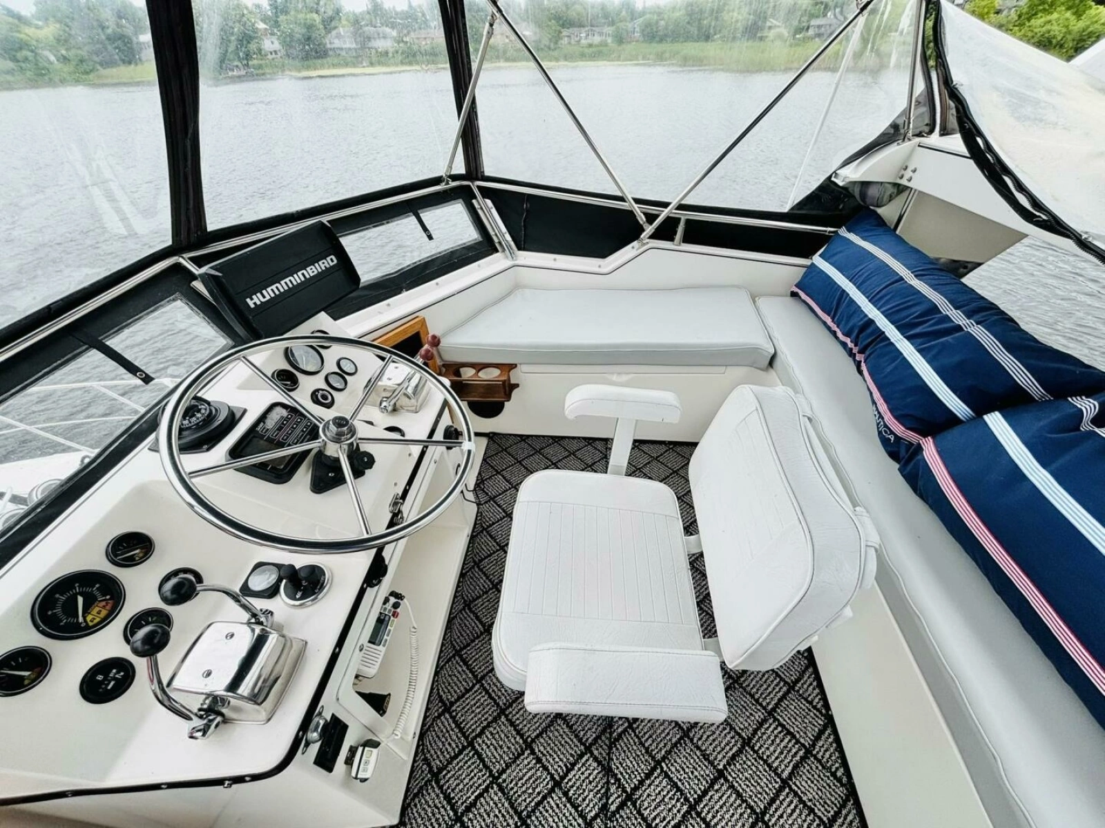 1987 President 35 AFT CABIN 35