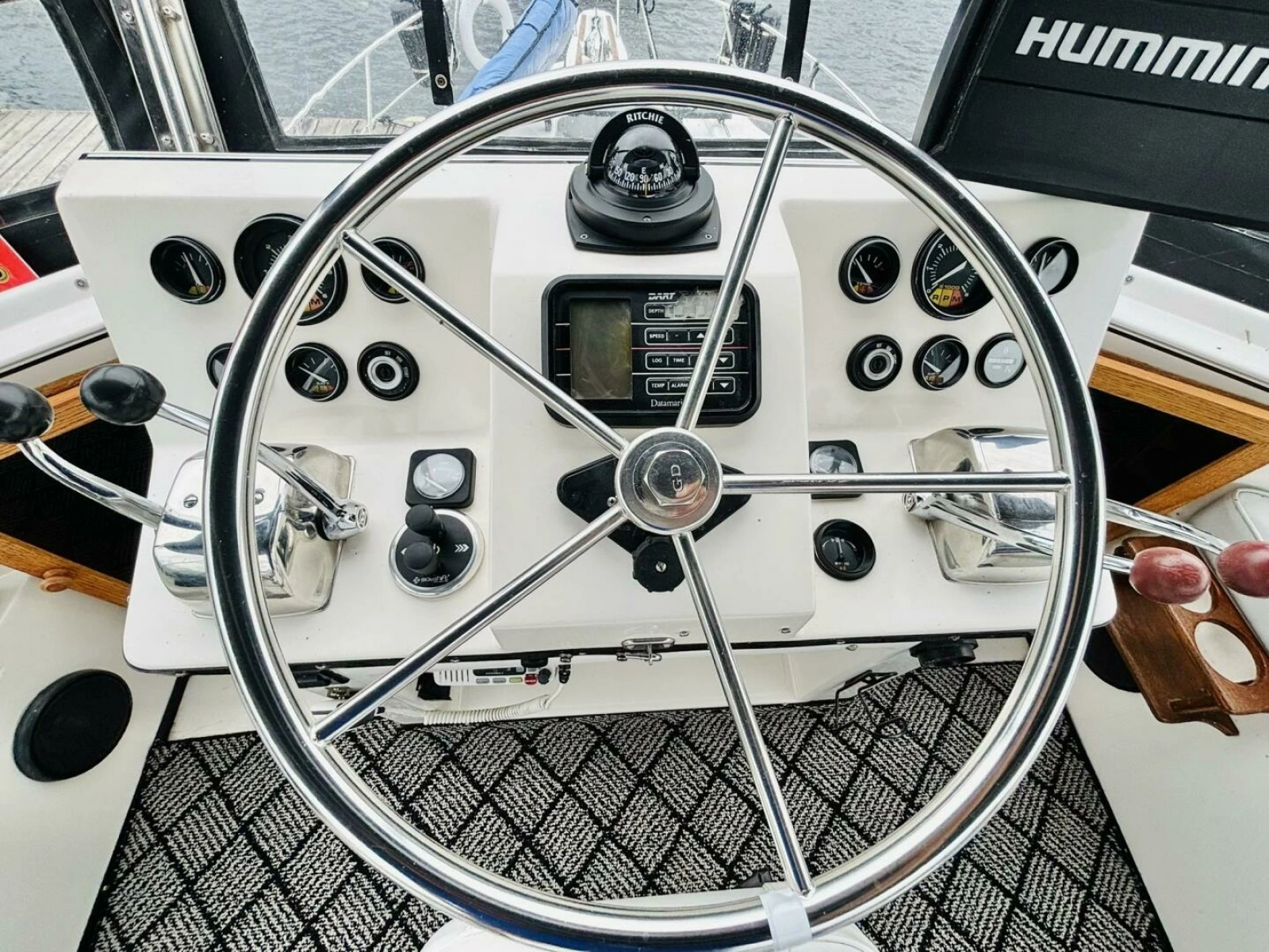 1987 President 35 AFT CABIN 35