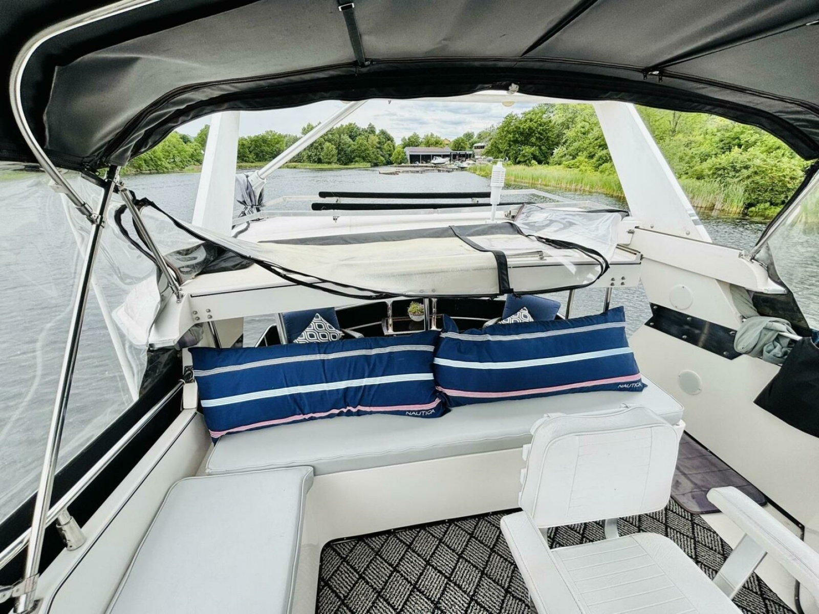 1987 President 35 AFT CABIN 35