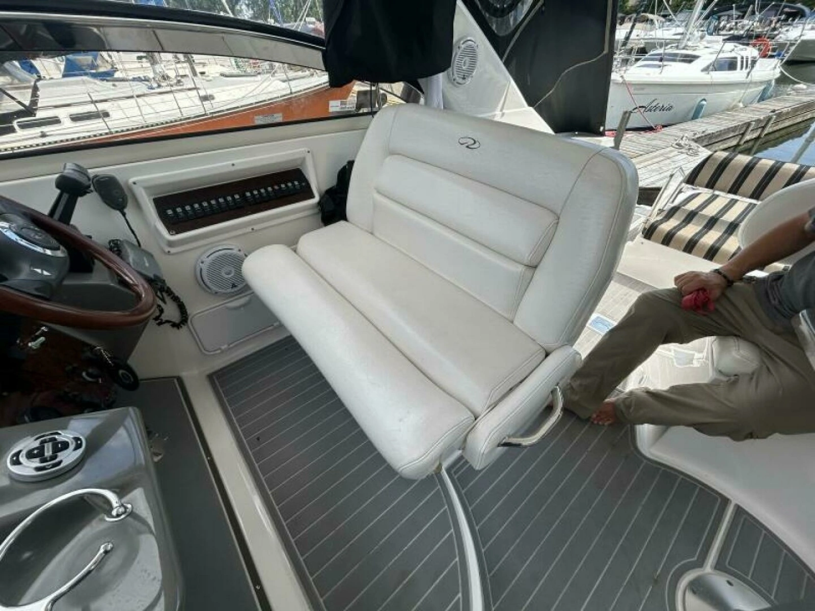 2007 Regal 3760 Commodore 37