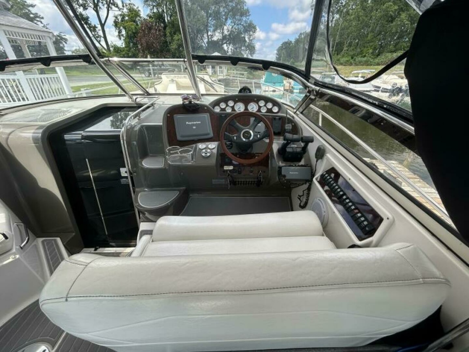 2007 Regal 3760 Commodore 37