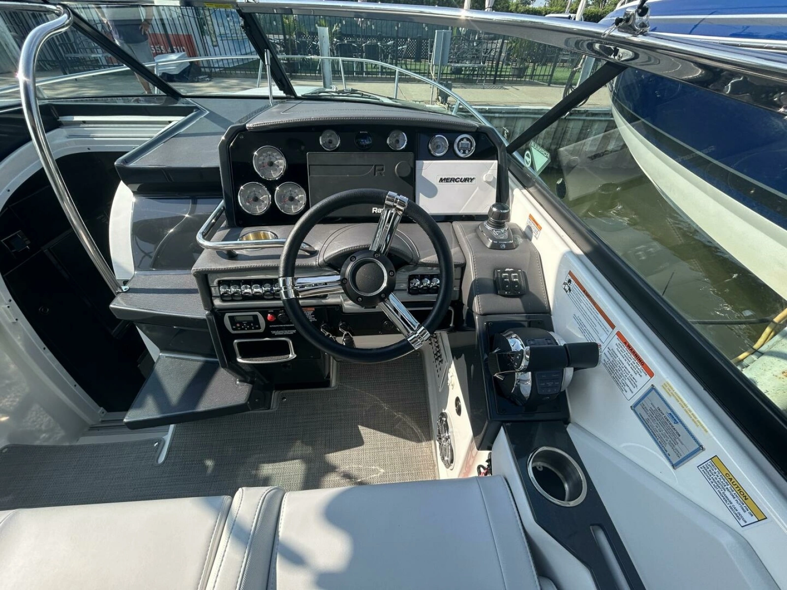2020 Formula 310SS 31