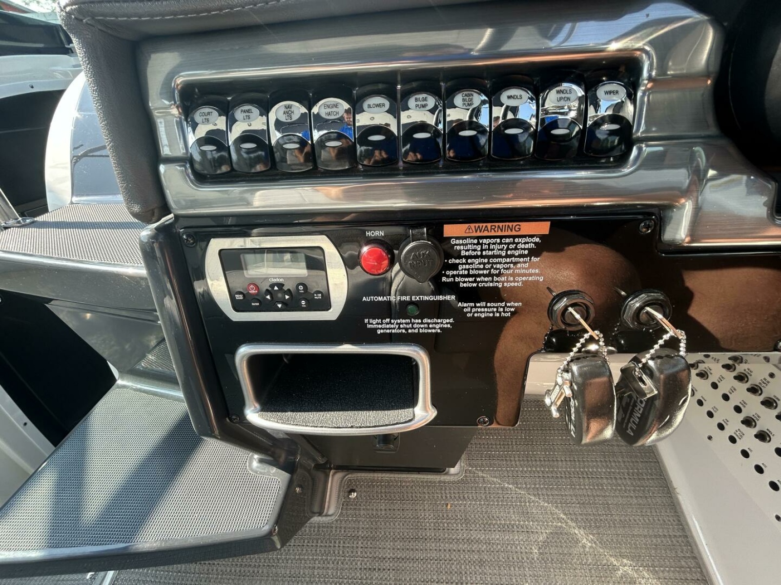 2020 Formula 310SS 31