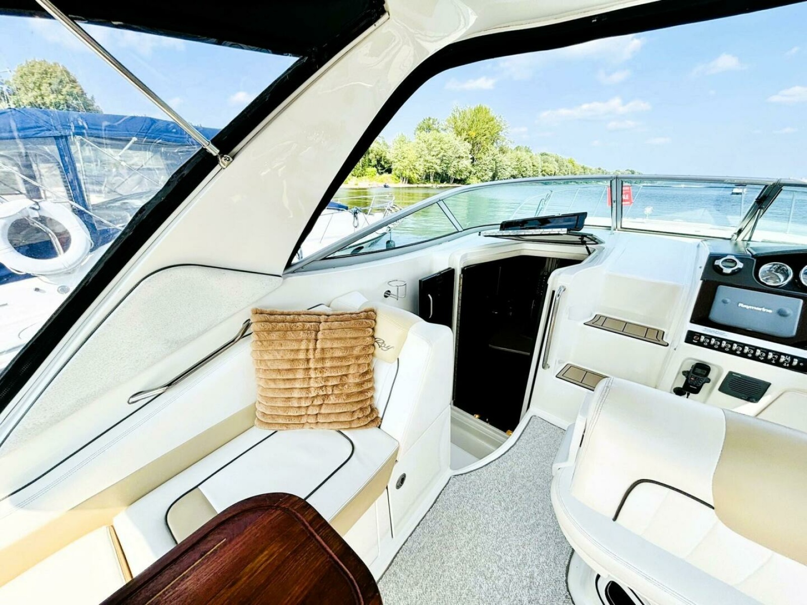 2010 Sea Ray 310 SUNDANCER 31