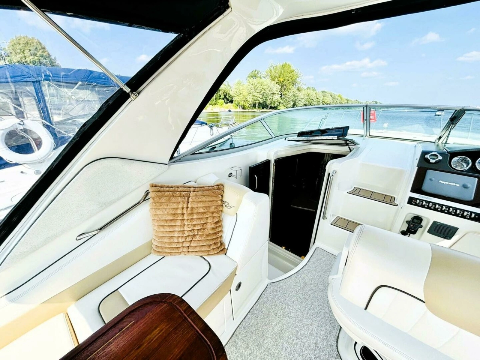 2010 Sea Ray 310 SUNDANCER 31