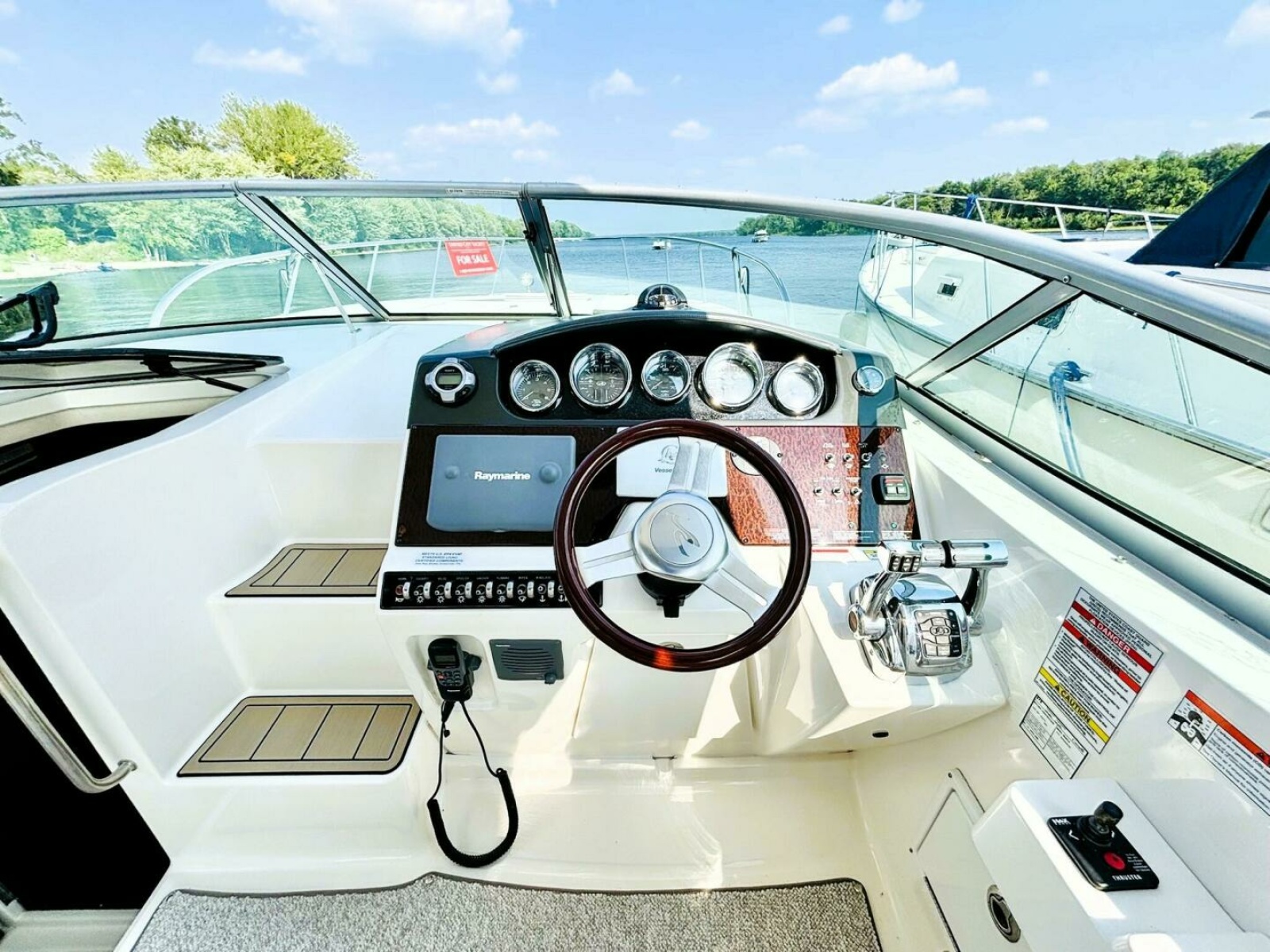 2010 Sea Ray 310 SUNDANCER 31