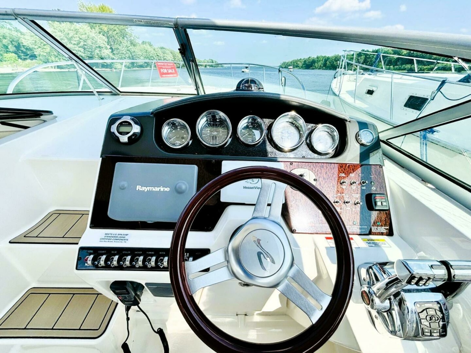 2010 Sea Ray 310 SUNDANCER 31