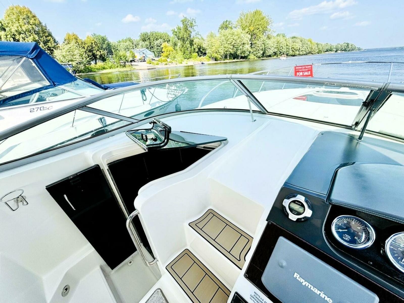 2010 Sea Ray 310 SUNDANCER 31