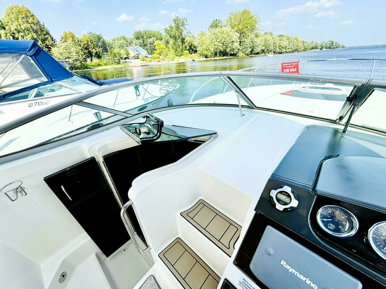 2010 Sea Ray 310 SUNDANCER 31