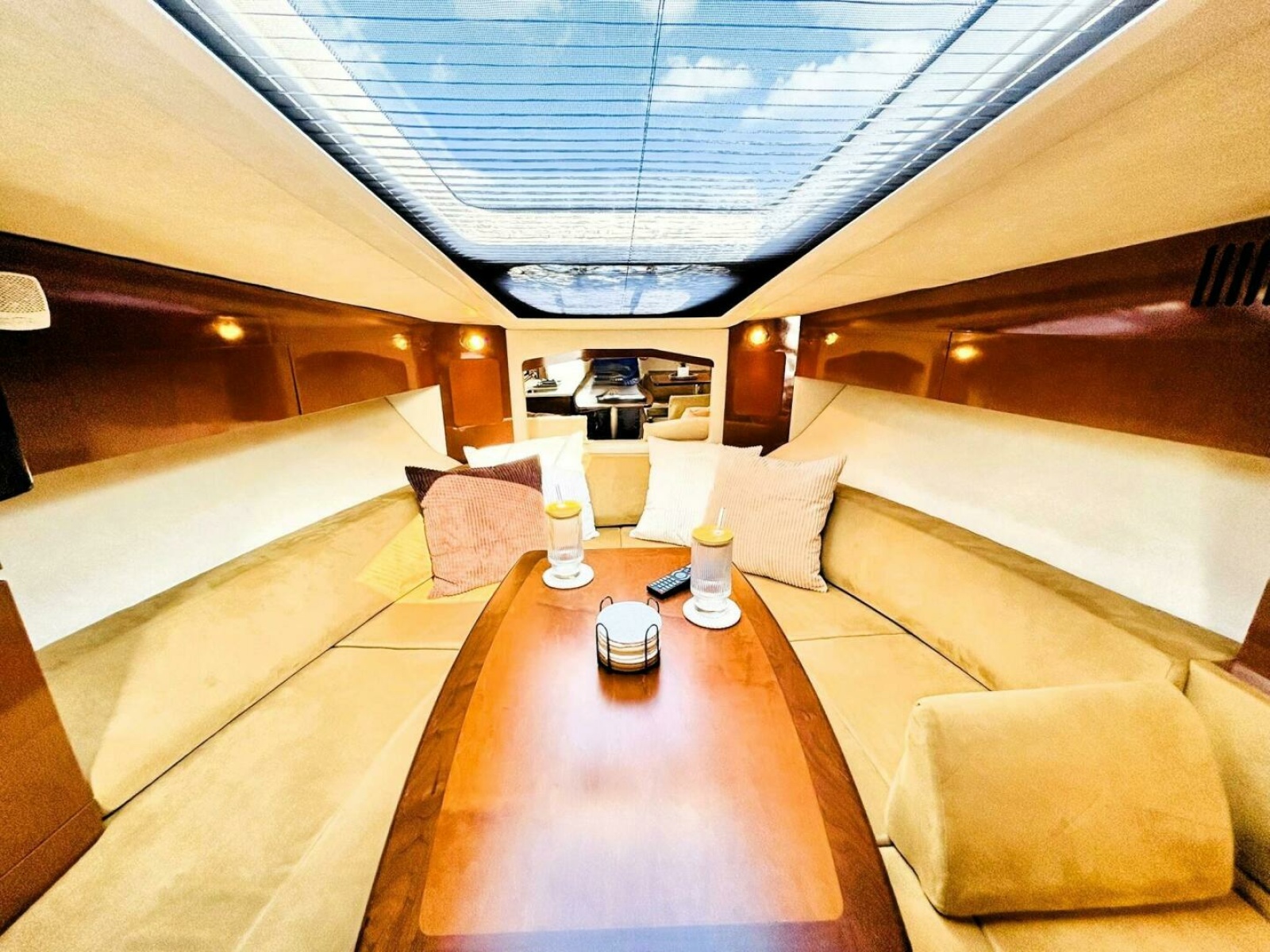 2010 Sea Ray 310 SUNDANCER 31