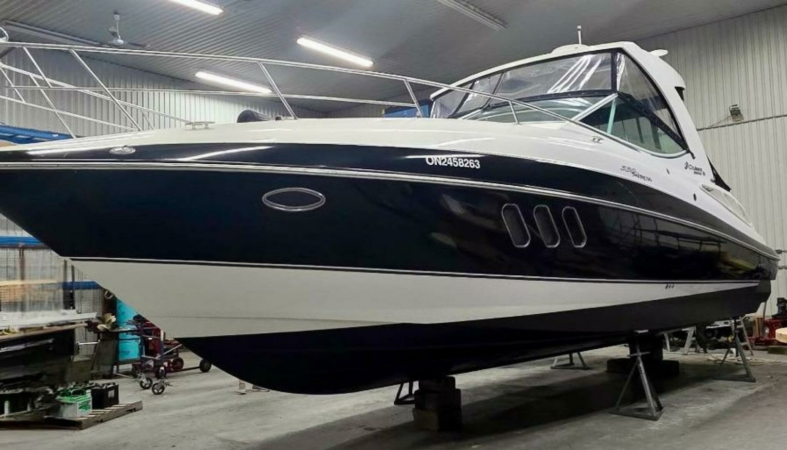 2011 Cruisers Yachts 330 Express 33